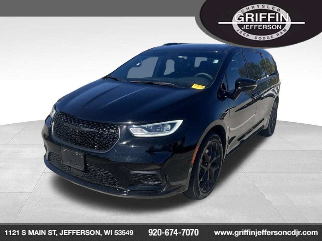 2025 Chrysler Pacifica Limited AWD Near Madison WI