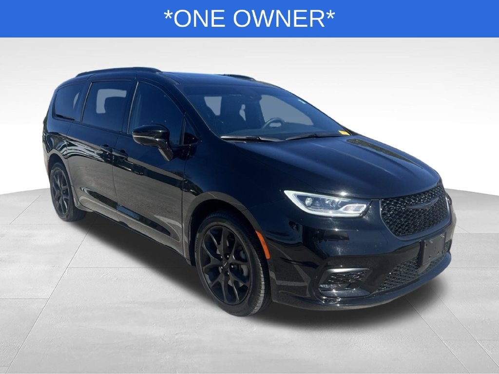 2025 Chrysler Pacifica Limited AWD Near Madison WI