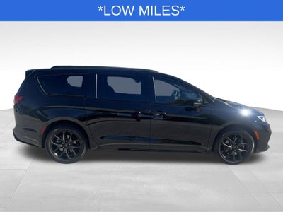 2025 Chrysler Pacifica Limited AWD Near Madison WI