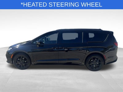 2025 Chrysler Pacifica Limited AWD Near Madison WI