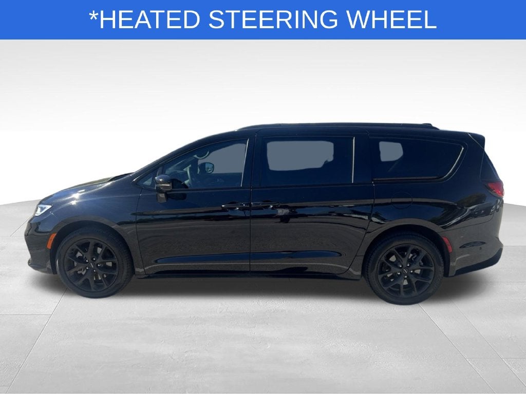 2025 Chrysler Pacifica Limited AWD Near Madison WI