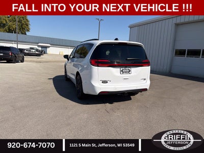 2027 Chrysler Pacifica Limited