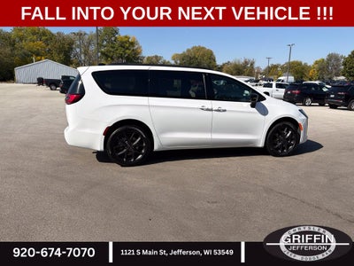 2027 Chrysler Pacifica Limited