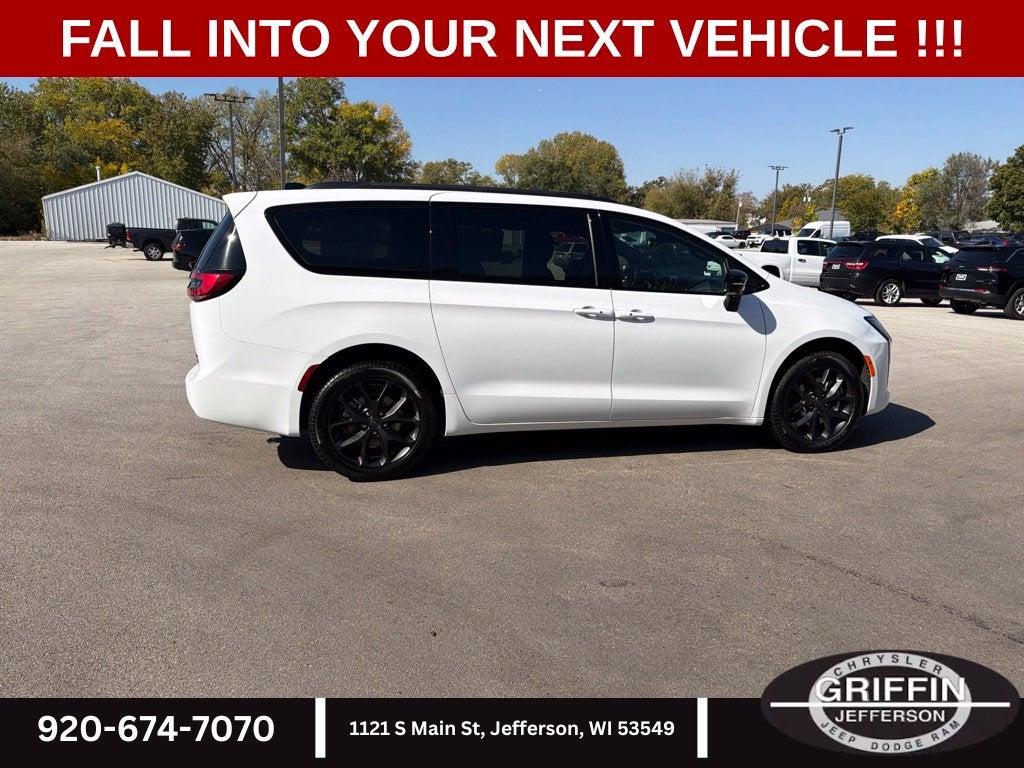 2027 Chrysler Pacifica Limited