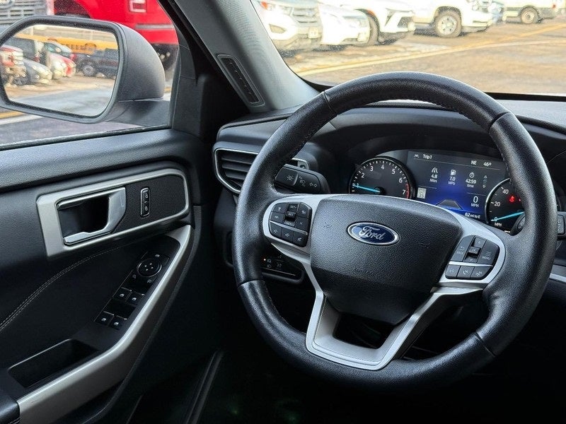 2023 Ford Explorer XLT CERTIFIED Near Janesville