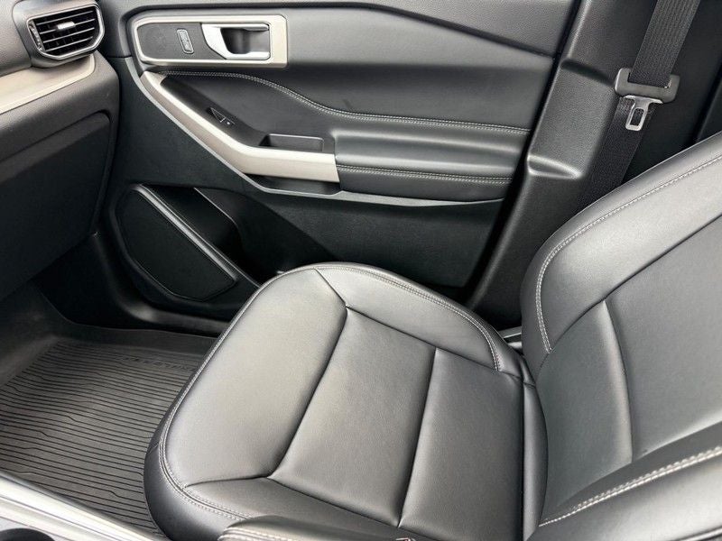 2023 Ford Explorer XLT Certified Near Janesville