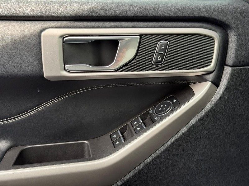 2023 Ford Explorer XLT Certified Near Janesville