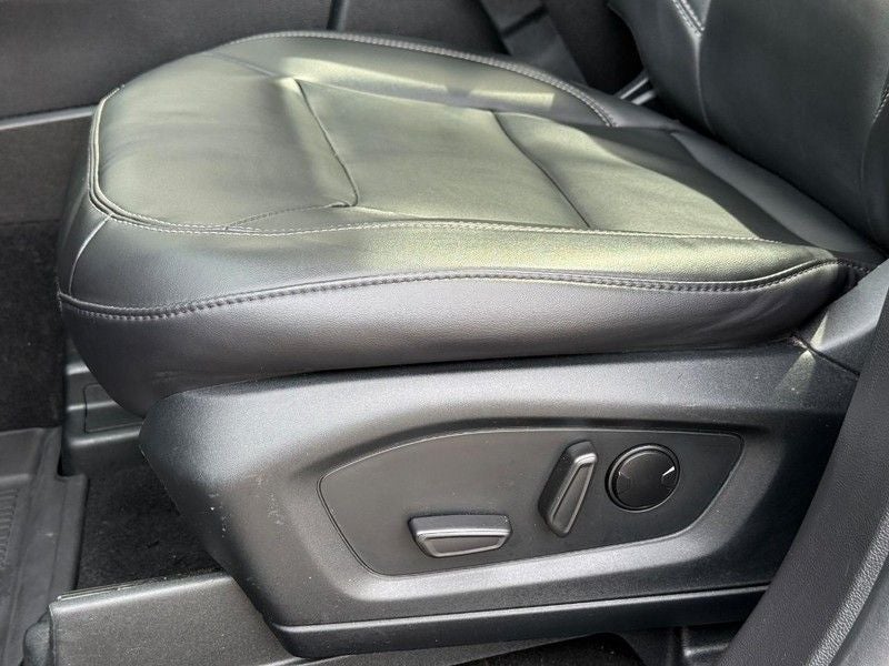 2023 Ford Explorer XLT Certified Near Janesville