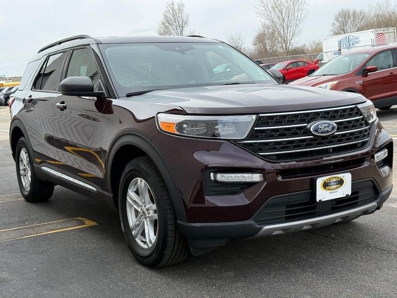 2023 Ford Explorer XLT Certified Near Janesville