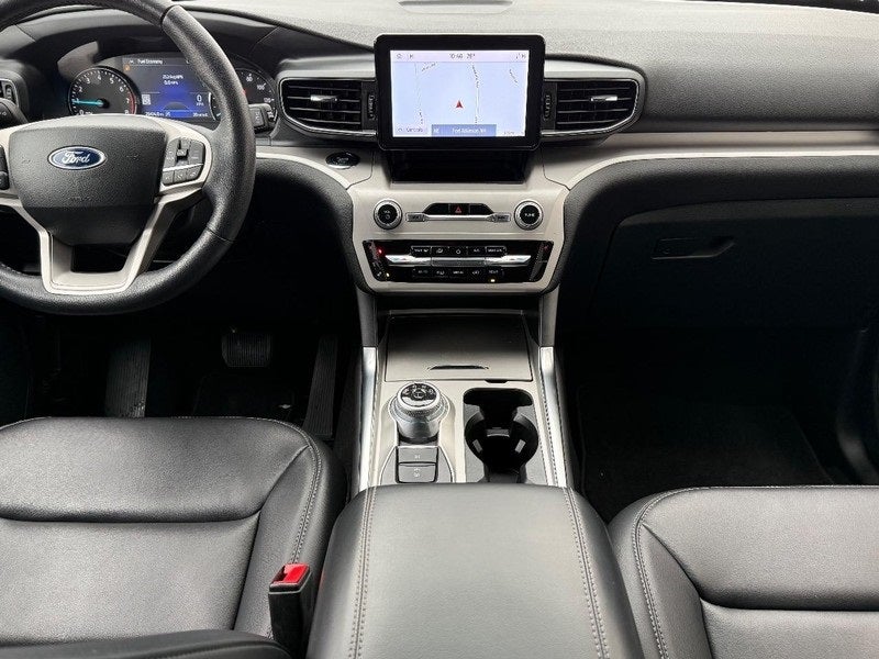 2023 Ford Explorer XLT CERTIFIED Near Janesville