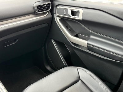 2023 Ford Explorer XLT CERTIFIED Near Janesville