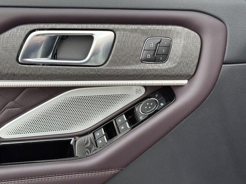 2026 Ford Explorer Platinum Luxury Leather Pack
