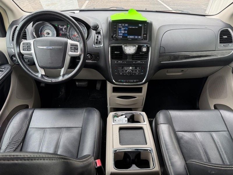 2016 Chrysler Town & Country Touring