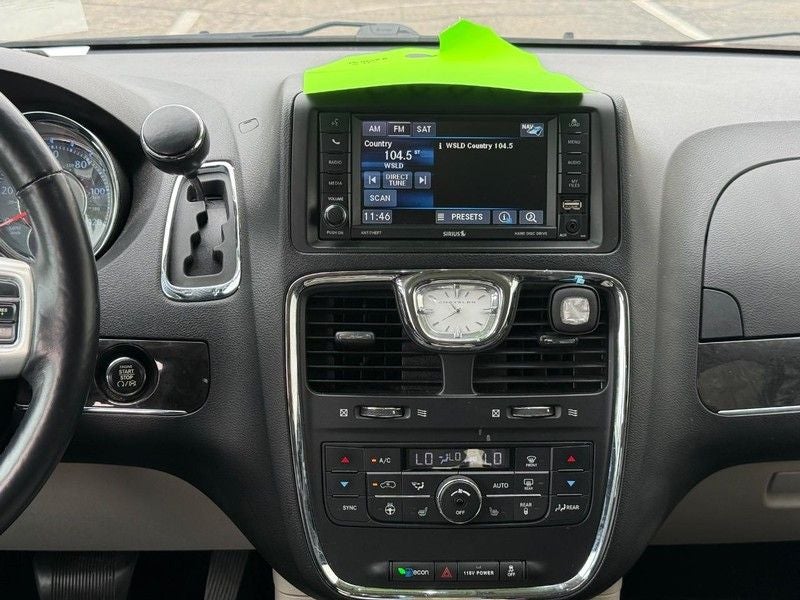 2016 Chrysler Town & Country Touring