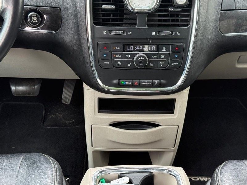 2016 Chrysler Town & Country Touring