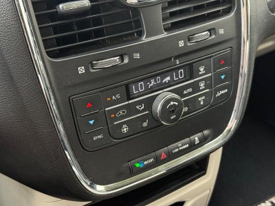 2016 Chrysler Town & Country Touring