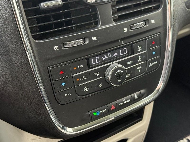 2016 Chrysler Town & Country Touring