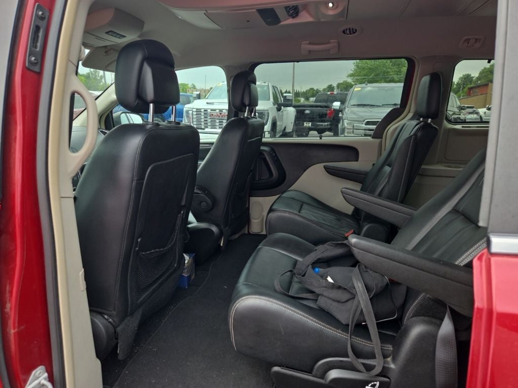 2016 Chrysler Town & Country Touring