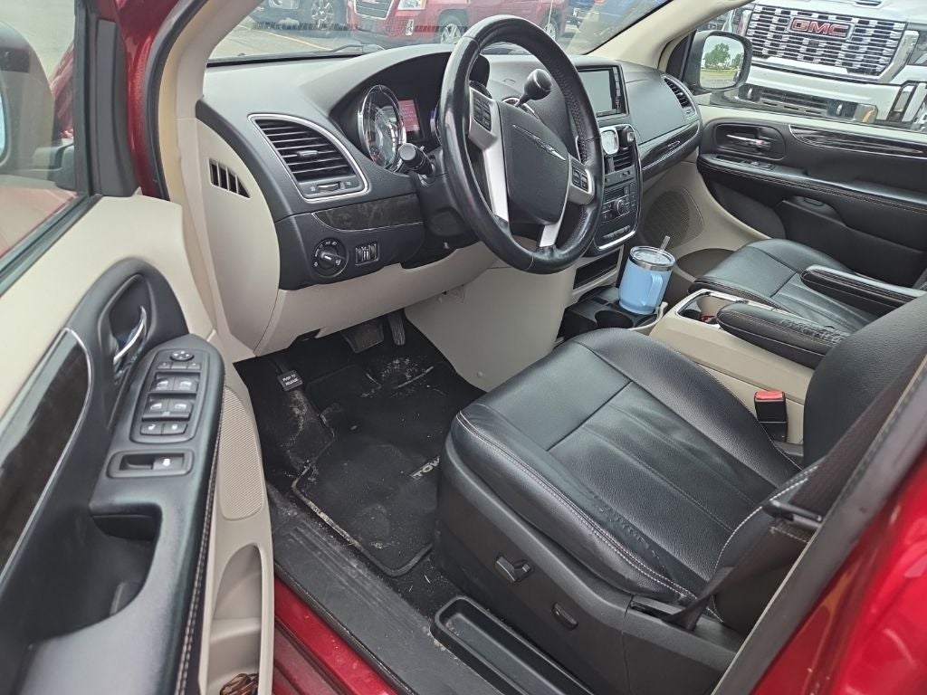 2016 Chrysler Town & Country Touring
