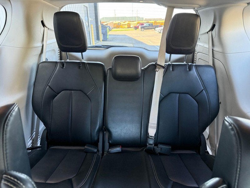 2024 Chrysler Pacifica Hybrid Select PHEV Certified Hybrid Near Madison