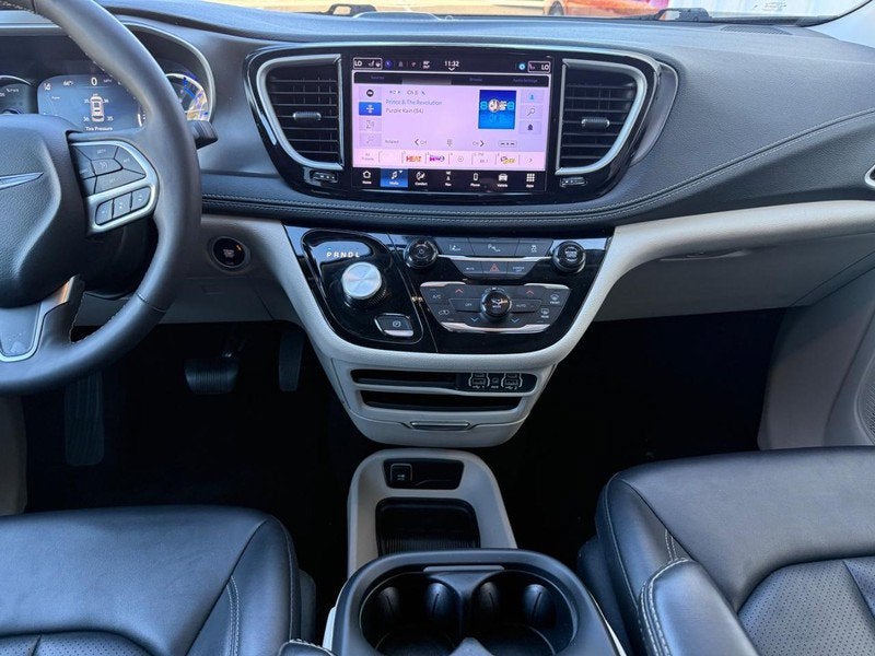 2024 Chrysler Pacifica Hybrid Select PHEV Certified Hybrid Near Madison