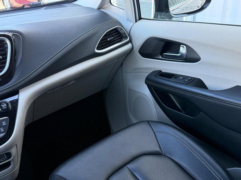 2024 Chrysler Pacifica Hybrid Select PHEV Certified Hybrid Near Madison