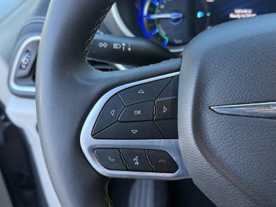 2024 Chrysler Pacifica Hybrid Select PHEV Certified Hybrid Near Madison