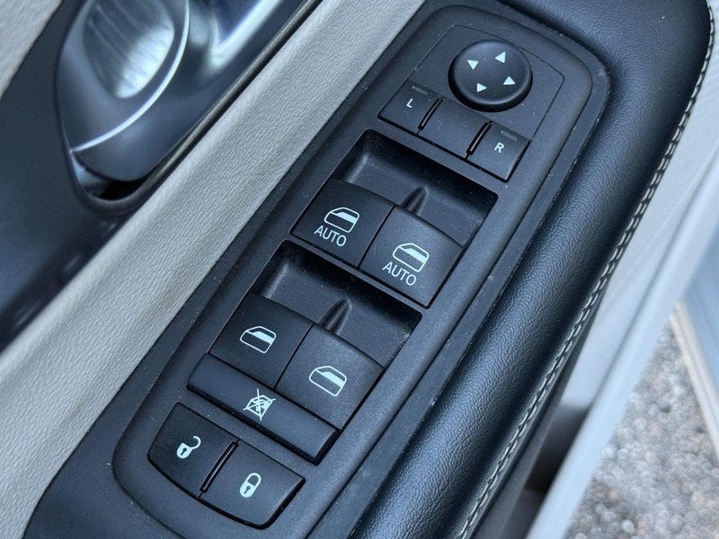 2024 Chrysler Pacifica Hybrid Select PHEV Certified Hybrid Near Madison