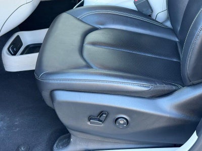 2024 Chrysler Pacifica Hybrid Select PHEV Certified Hybrid Near Madison