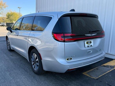 2024 Chrysler Pacifica Hybrid Select PHEV Certified Hybrid Near Madison