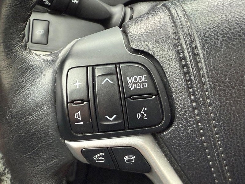 2015 Toyota Highlander XLE V6 3RD ROW SEAT SUV Near Milwaukee