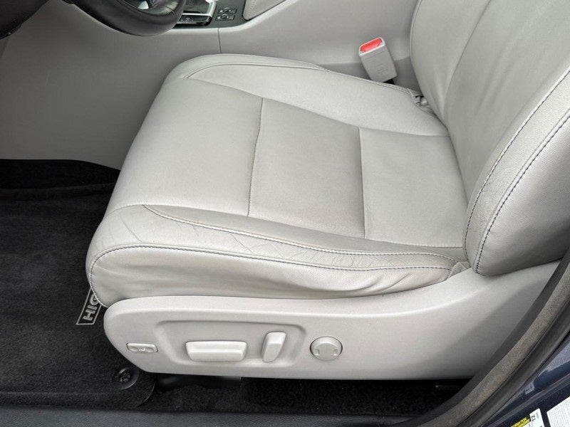 2015 Toyota Highlander XLE V6 3RD ROW SEAT SUV Near Milwaukee