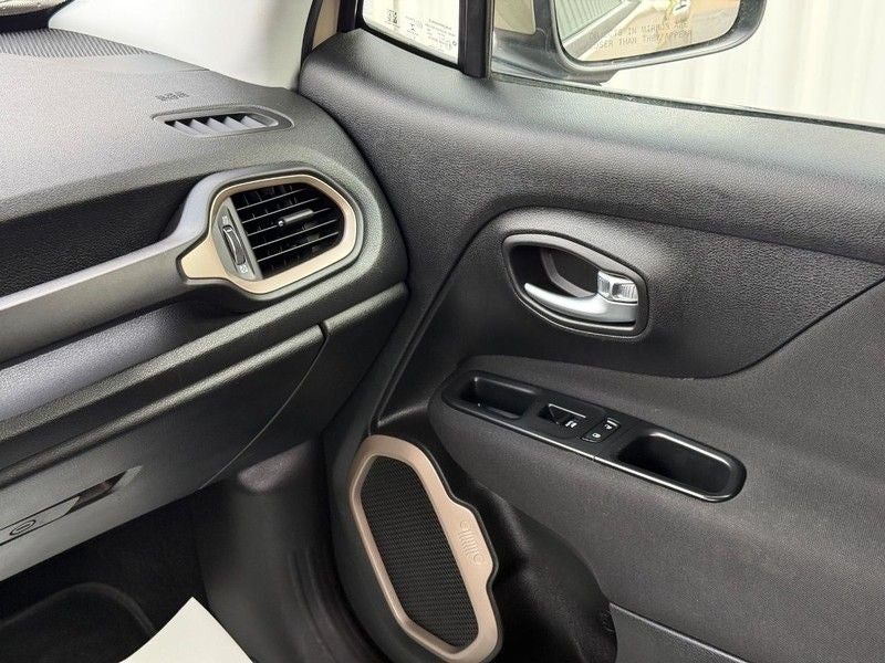 2016 Jeep Renegade Latitude 4 WHEEL DRIVE