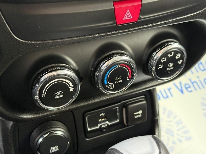 2016 Jeep Renegade Latitude 4 WHEEL DRIVE